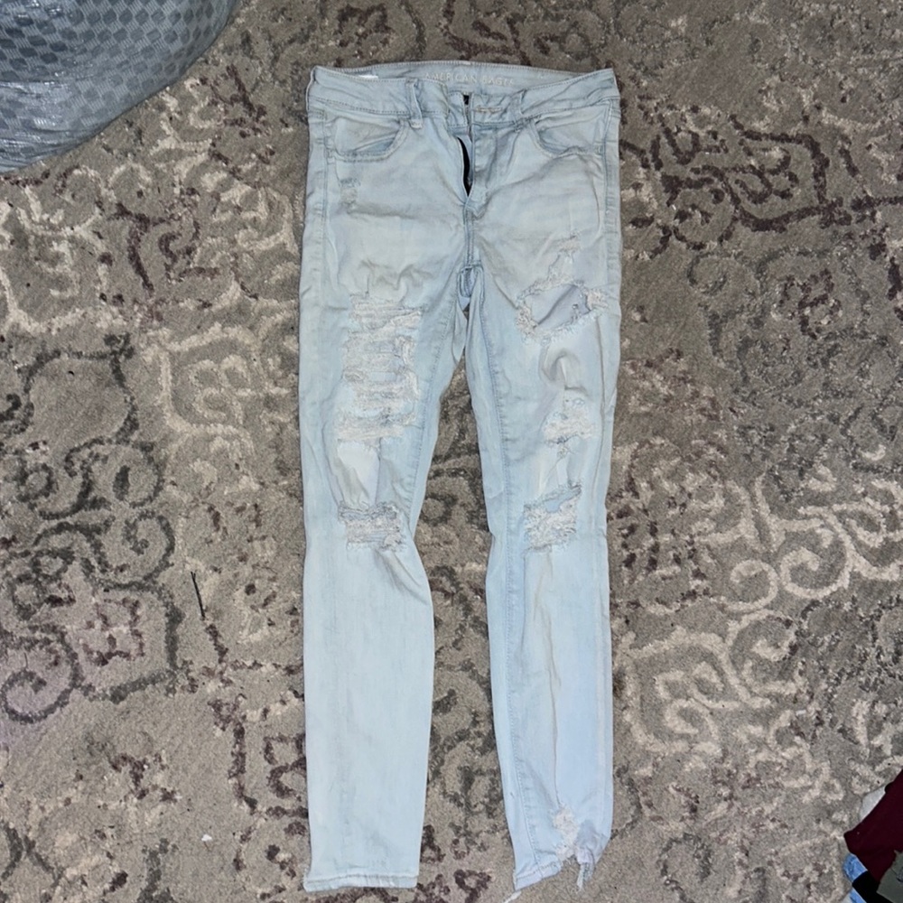 stretchy , light wash skinny jeens !